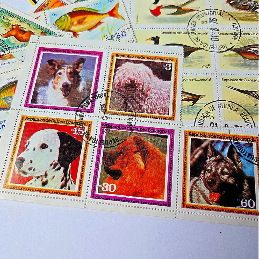 Mystery Lot 200+ VINTAGE International Postage Stamp Collection, New & Cancelled - Picture 7 of 14